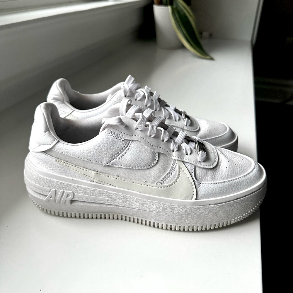 Nike Air Force 1 platform women’s size 7